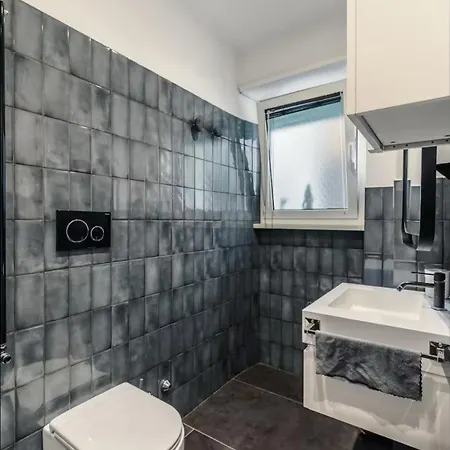 Large With Private Bathroom Séjour chez l'habitant