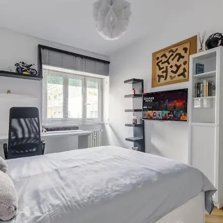 Large With Private Bathroom * Rom